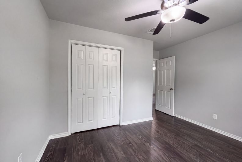 Photo 12 of 20 of 330 E Coral Way, Grand Prairie, TX