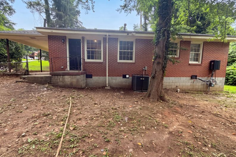 Photo 5 of 18 of 856 Glenway Dr, Atlanta, GA