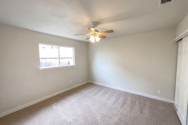 Photo 15 of 19 of 1154 S Ellison Dr, San Antonio, TX
