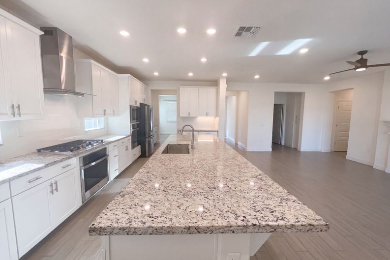 Photo 6 of 29 of 4861 Peace Lily Ln, Roseville, CA