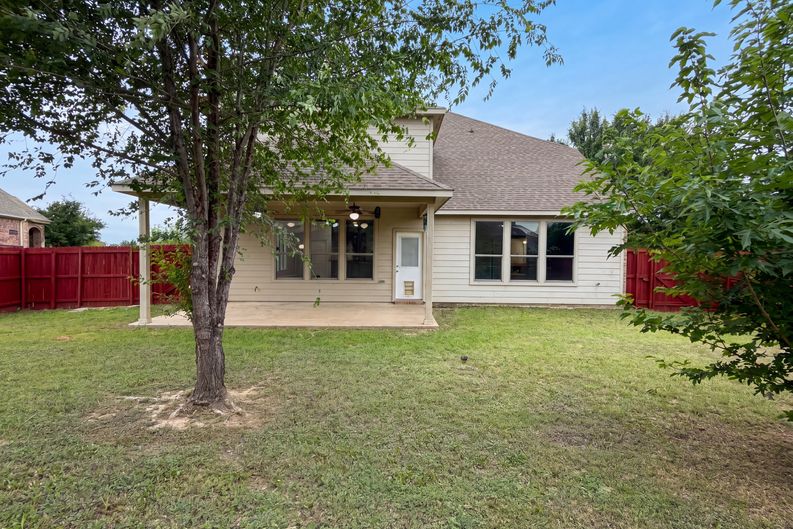 Photo 5 of 18 of 1501 Martin Creek Dr, Little Elm, TX