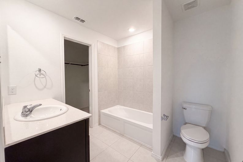 Photo 8 of 20 of 5832 Timber Point Dr, Princeton, TX