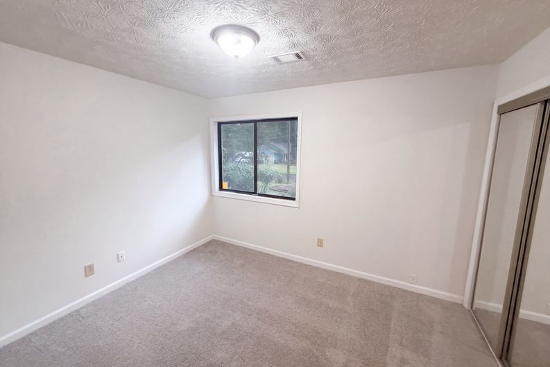 Photo 10 of 18 of 5330 Garvey Dr, Fairburn, GA