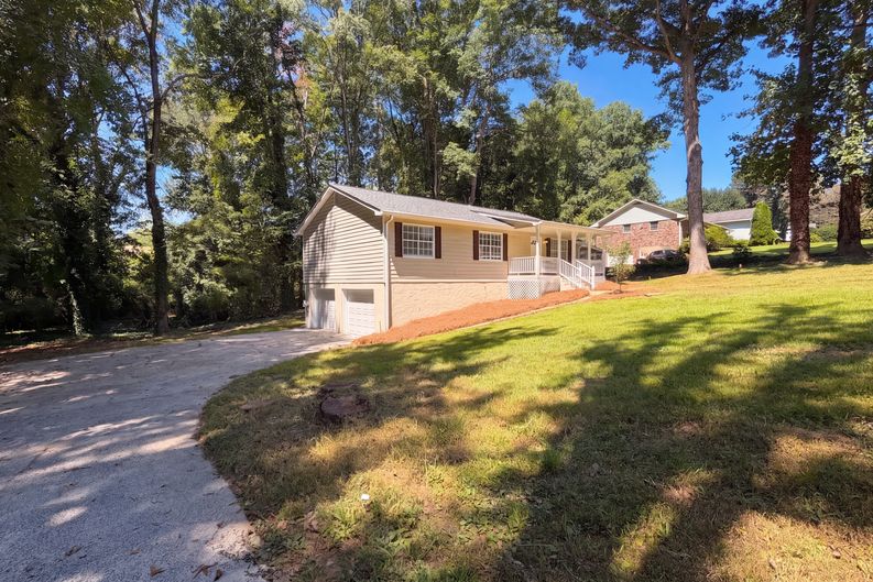 Photo 14 of 17 of 368 Nottingham Way SW, Marietta, GA