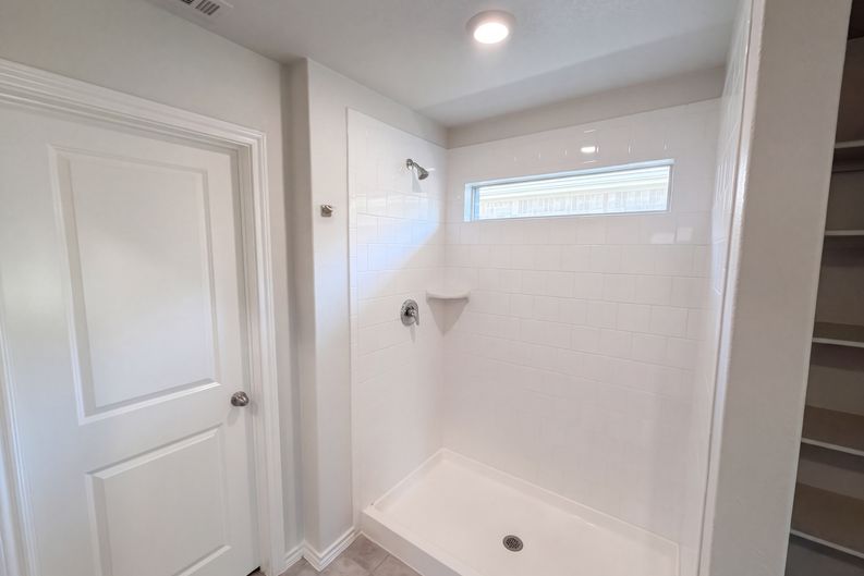 Photo 13 of 27 of 517 Bronze Cir W, Springtown, TX