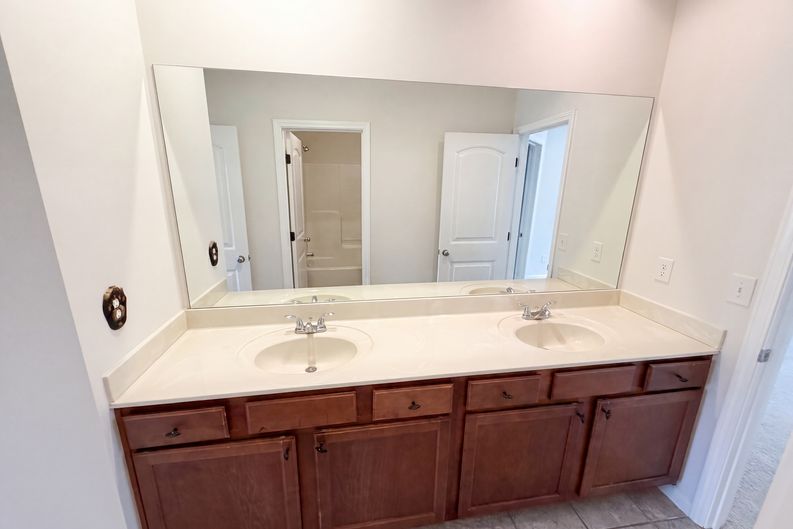 Photo 33 of 51 of 1481 Azalea Brook Dr, Lawrenceville, GA
