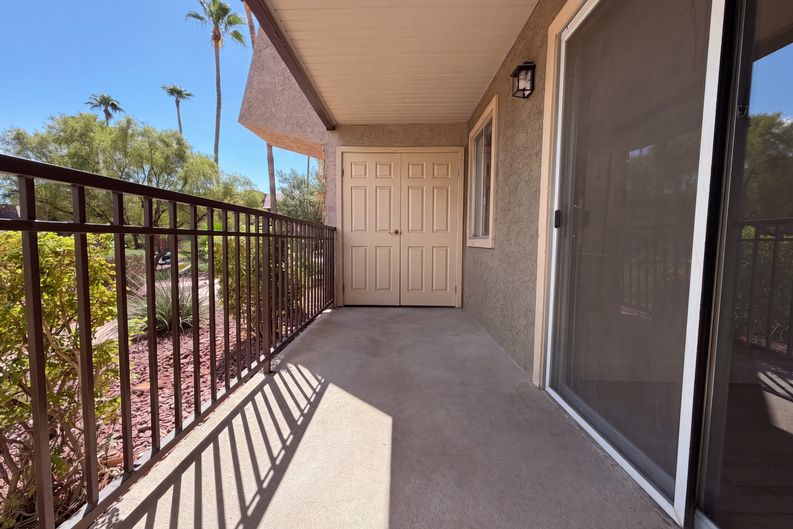 Photo 5 of 18 of 5098 River Glen Dr, Las Vegas, NV