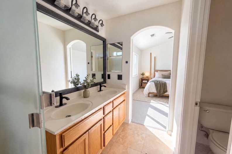 Photo 13 of 21 of 2520 Meadowgate Dr, Riverbank, CA