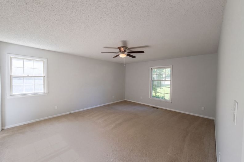 Photo 11 of 20 of 2101 Fordham Dr, Fayetteville, NC