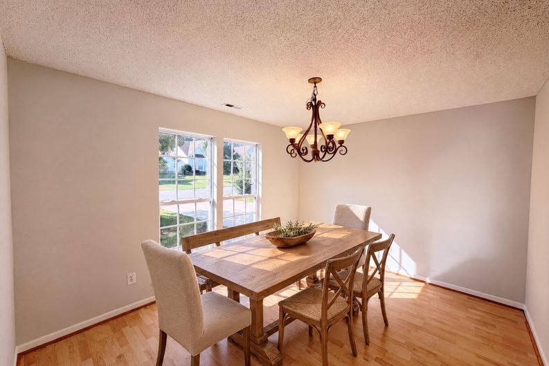 Photo 8 of 21 of 3016 Wyntree Ct, Matthews, NC