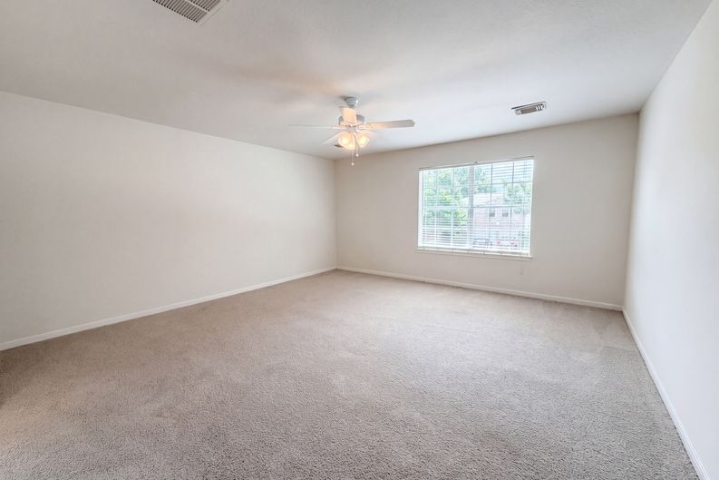 Photo 15 of 23 of 11918 Sonora Springs Dr, Tomball, TX