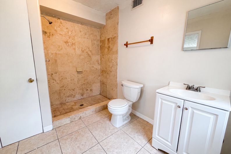 Photo 10 of 20 of 3740 Ballejo Ct W, Jacksonville, FL
