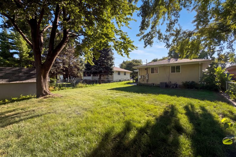 Photo 5 of 22 of 4423 Tyler St NE, Columbia Heights, MN