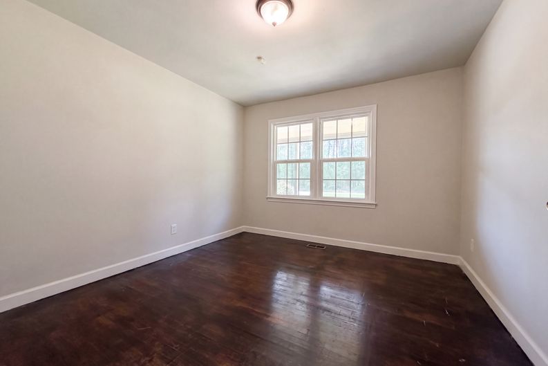 Photo 4 of 19 of 4060 Rosehill Rd, Fayetteville, NC