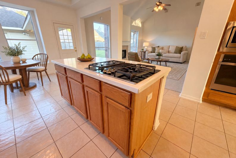 Photo 15 of 52 of 9019 Sunny Ridge Dr, Houston, TX