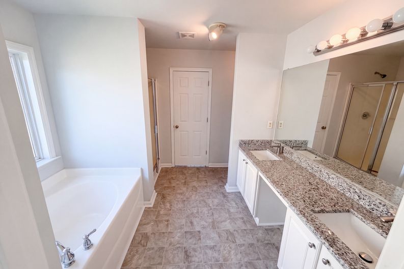 Photo 10 of 23 of 7328 Toccoa Cir, Union City, GA