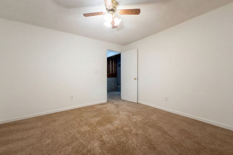 Photo 4 of 27 of 14110 Lora St, Smithville, MO