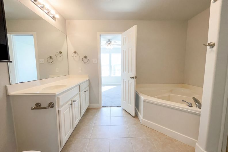 Photo 11 of 16 of 7015 Rosebud Hollow Ln, Richmond, TX