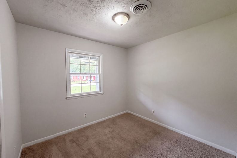 Photo 4 of 16 of 6616 Amanda Cir, Fayetteville, NC