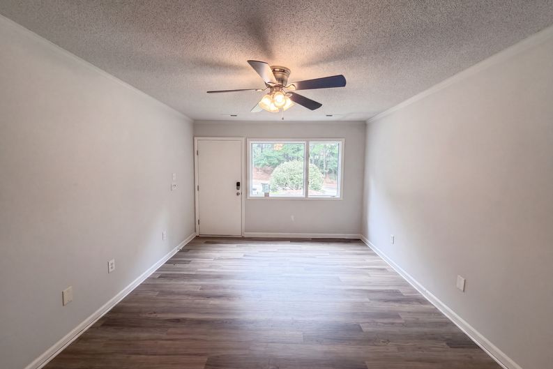 Photo 3 of 16 of 4305 Kaplan Dr, Raleigh, NC