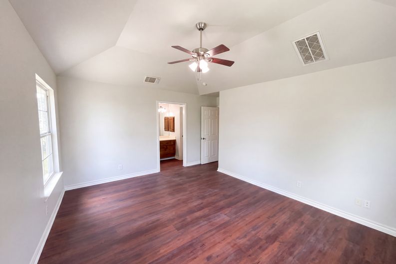 Photo 9 of 22 of 2106 Geneva St, Castroville, TX