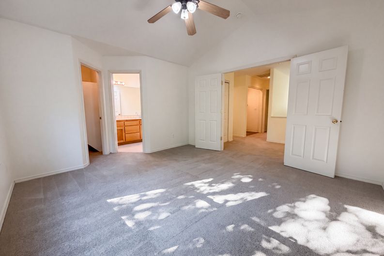 Photo 4 of 21 of 8348 SE 140th Ct, Portland, OR