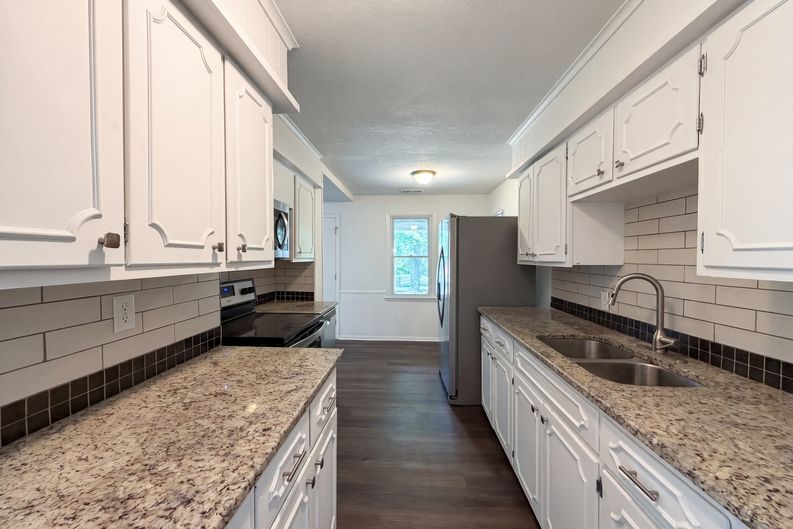 Photo 7 of 16 of 1825 NE Bren Mar Rd, Lees Summit, MO