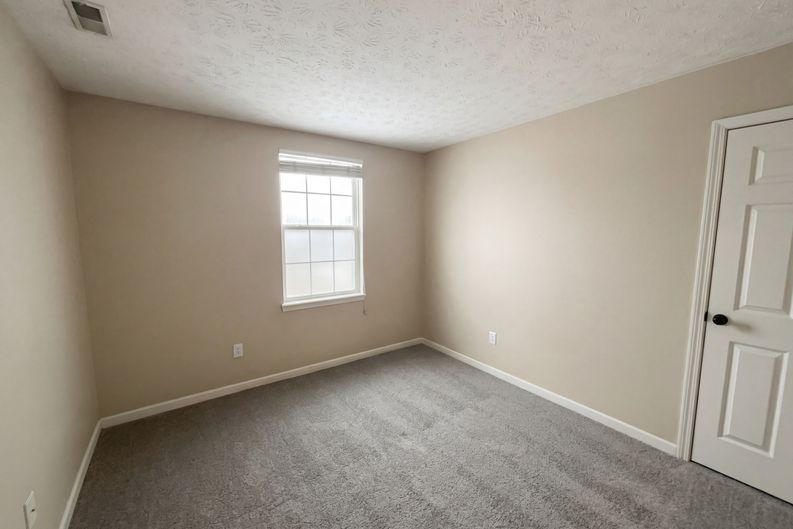 Photo 14 of 21 of 5259 Baysdon Cir, Indianapolis, IN