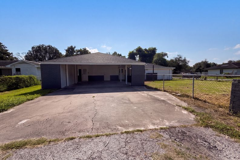 Photo 16 of 17 of 118 S Ringgold St, West Columbia, TX