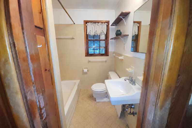 Photo 14 of 19 of 4604 Oak Ridge Rd, Mobile, AL