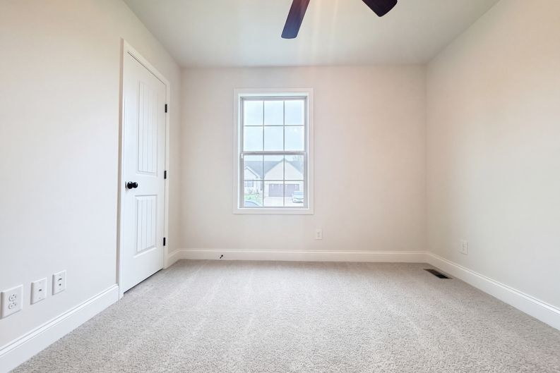 Photo 10 of 13 of 671 Fox Trail Ct, Clarksville, TN