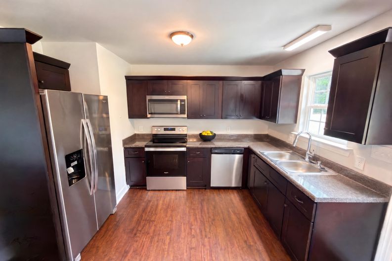 Photo 6 of 17 of 1411 Foxbrook Cir, Lancaster, SC