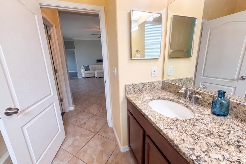 Photo 21 of 37 of 626 Tanana Fall Dr, Ruskin, FL