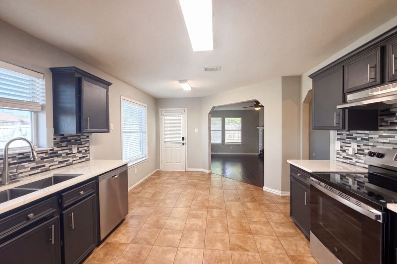 Photo 9 of 21 of 4609 Oxford Dr, Killeen, TX