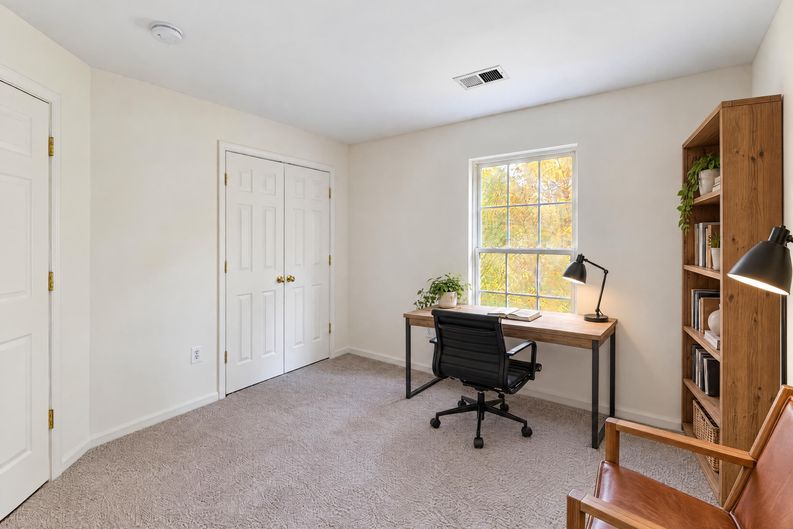 Photo 36 of 60 of 12001 Vantage Point Ct, Bristow, VA