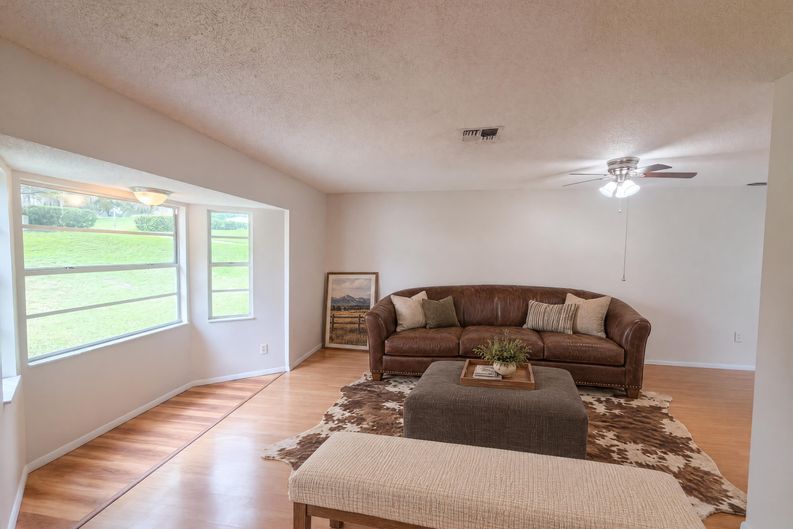 Photo 3 of 32 of 12054 Joe Herrmann Dr, San Antonio, FL