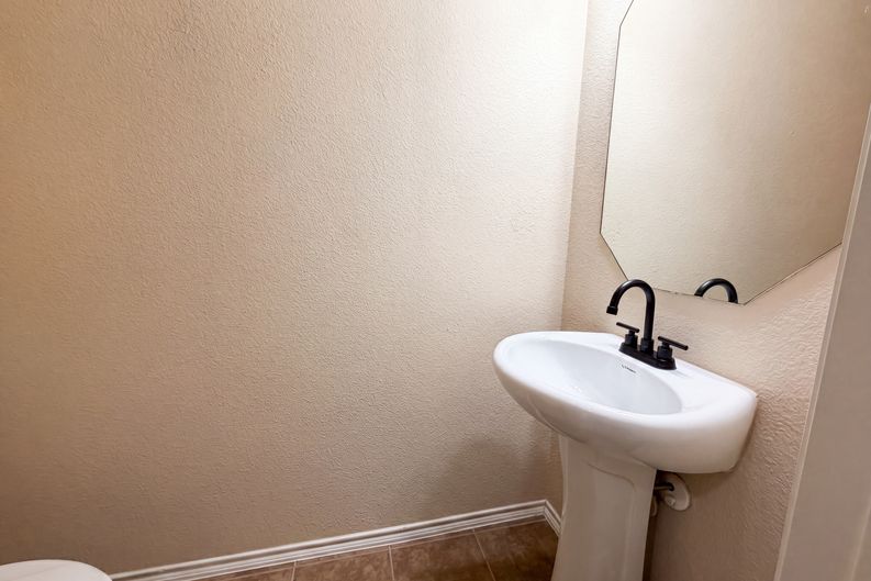 Photo 12 of 17 of 1404 Claire Ln, Royse City, TX