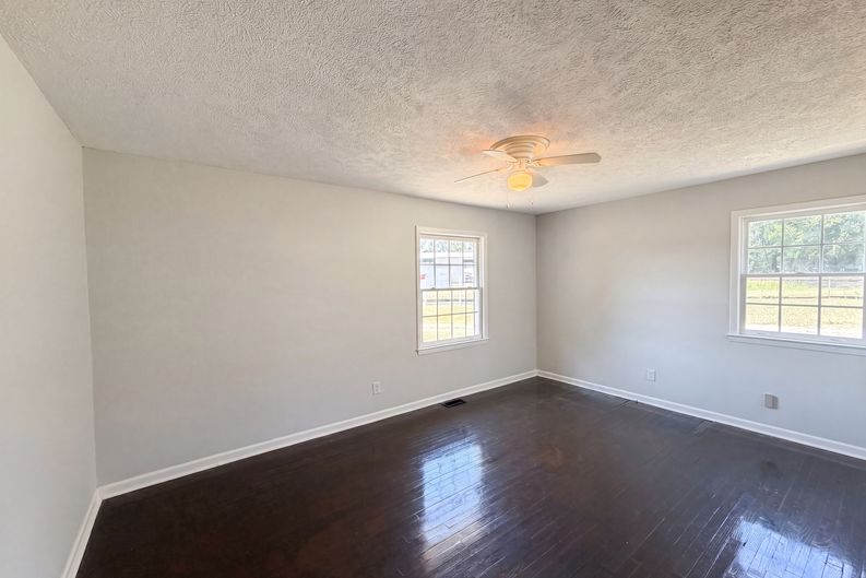 Photo 11 of 17 of 5416 Shipman Rd, Hope Mills, NC