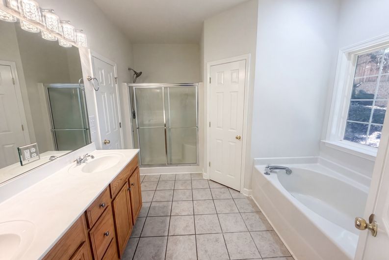 Photo 13 of 33 of 6120 Tennyson Dr, Kernersville, NC