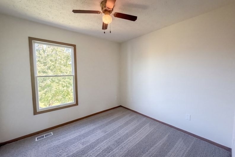 Photo 10 of 26 of 1150 Moneca St, Blacklick, OH