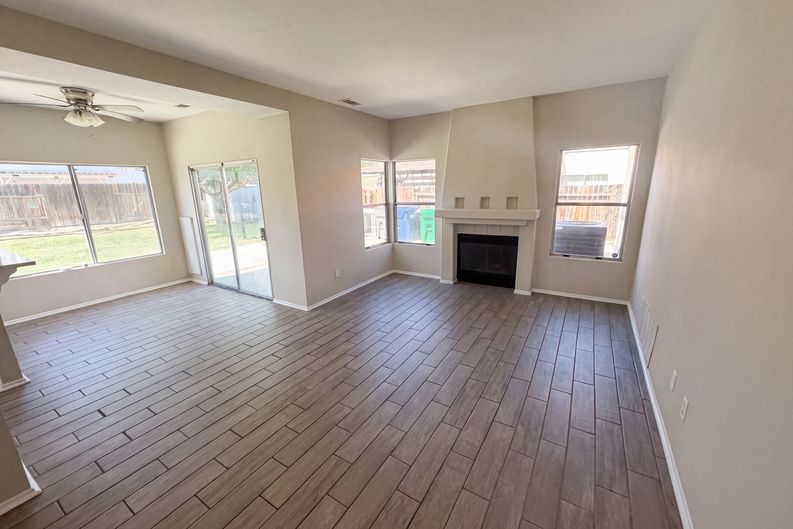 Photo 3 of 22 of 4256 Trenton Ave, Palmdale, CA