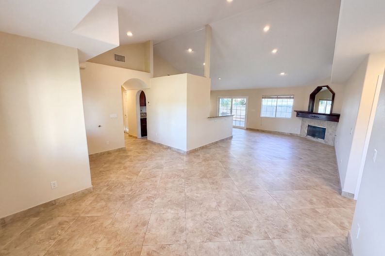 Photo 3 of 34 of 14803 Light St, Whittier, CA
