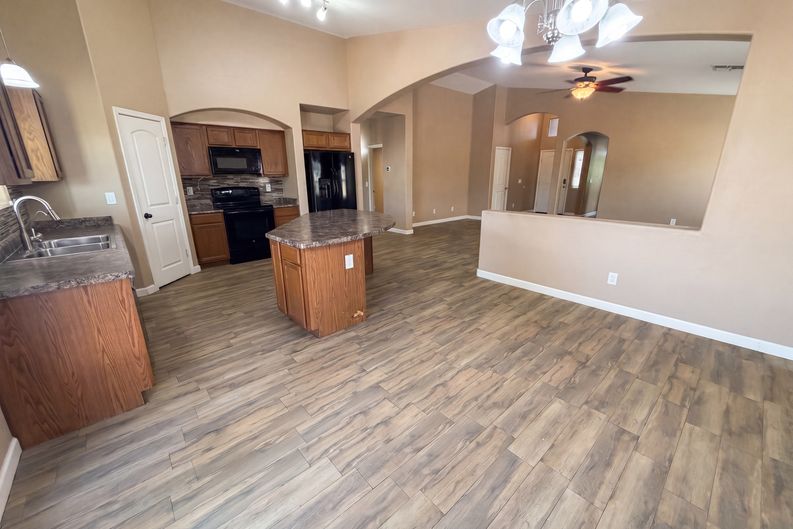 Photo 8 of 29 of 4181 S 247th Dr, Buckeye, AZ