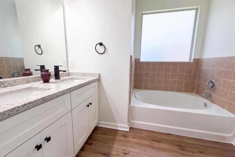 Photo 12 of 16 of 216 Lieck Cv, Cibolo, TX