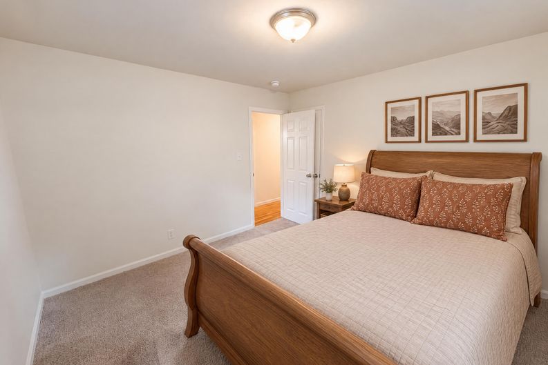 Photo 13 of 18 of 509 Greenbriar Rd, Greensboro, NC