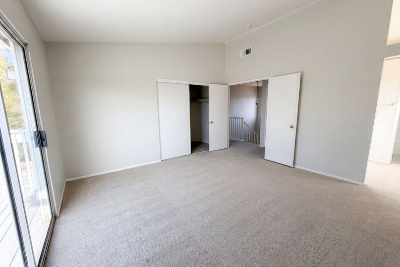 Photo 17 of 23 of 2565 W Fairview Dr, Rialto, CA
