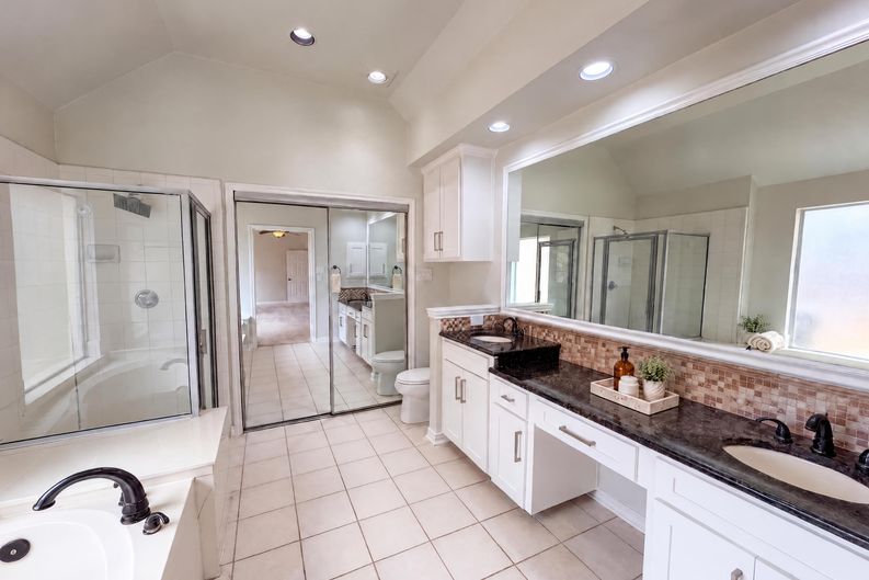 Photo 21 of 26 of 8703 Stonecrest Dr, Irving, TX
