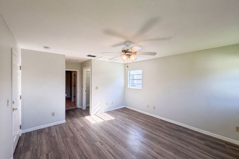 Photo 11 of 21 of 1305 W Spencer St, Plant City, FL