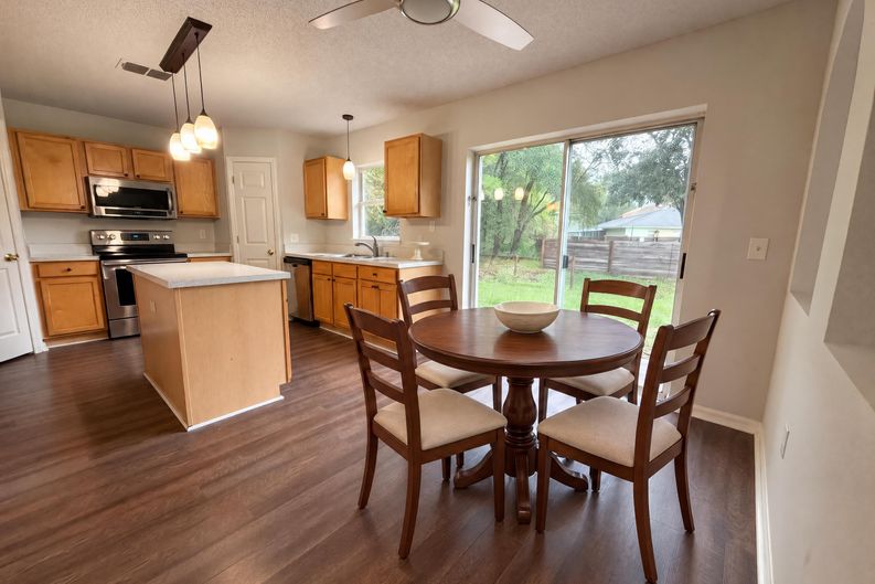 Photo 11 of 34 of 8215 Foxdale Dr, Jacksonville, FL