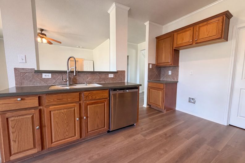 Photo 10 of 24 of 129 Carmel Dr, Cibolo, TX